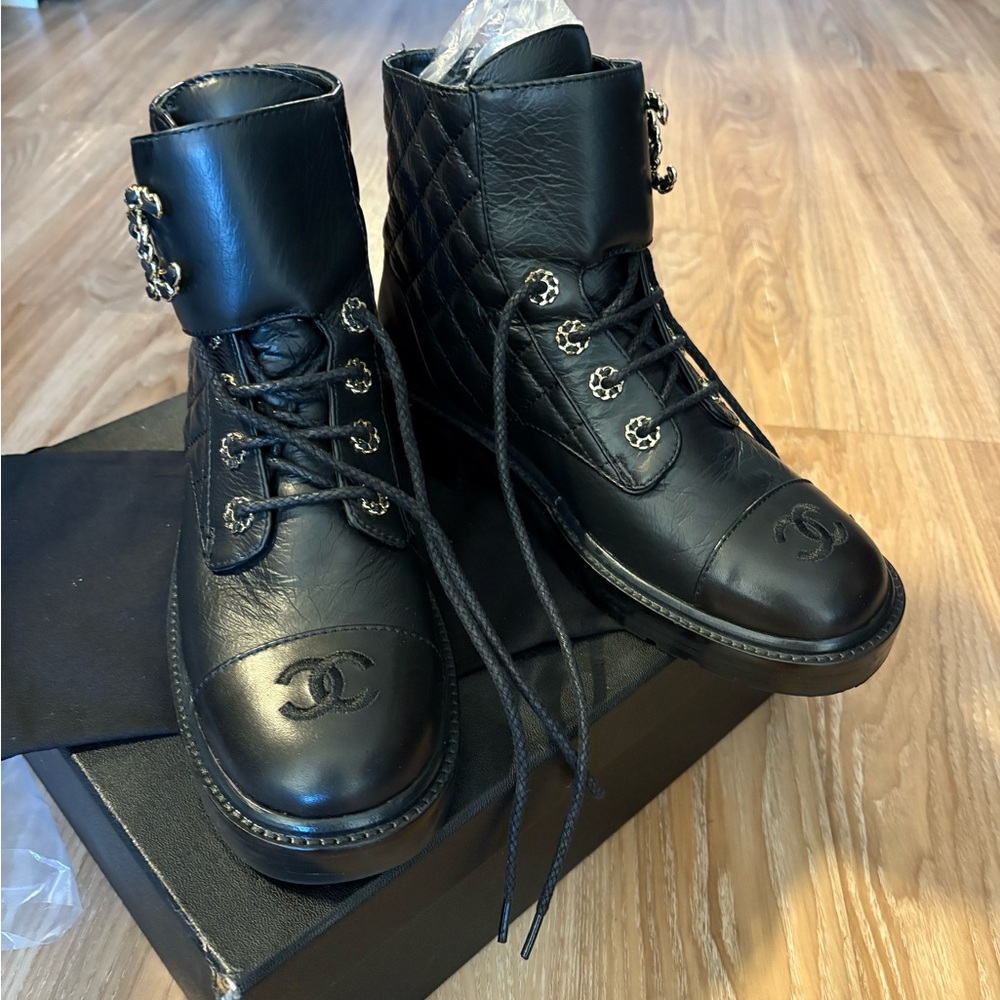 CHANEL Black Quilted Leather Ankle Boots Eu40